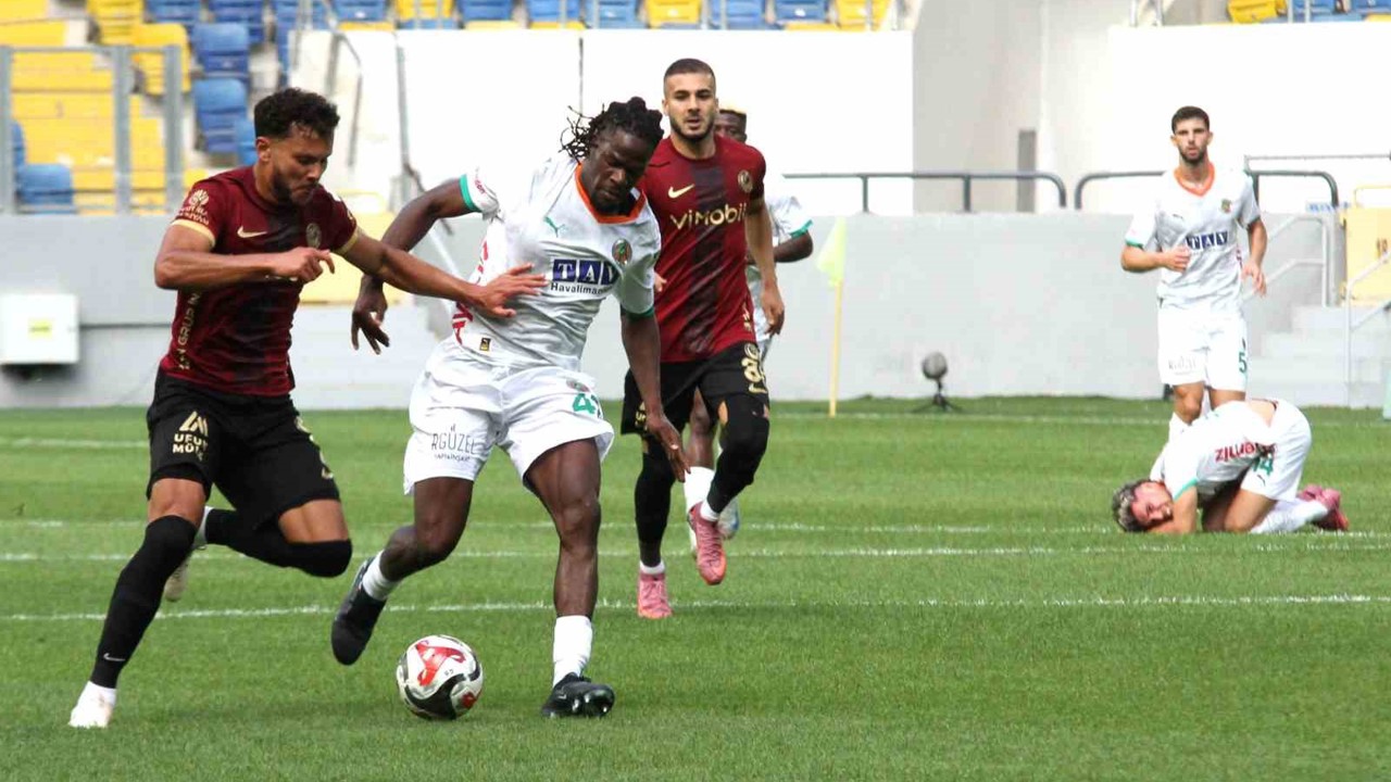 Trendyol Süper Lig: Gençlerbirliği: 0 - Corendon Alanyaspor: 1 (İlk yarı)
