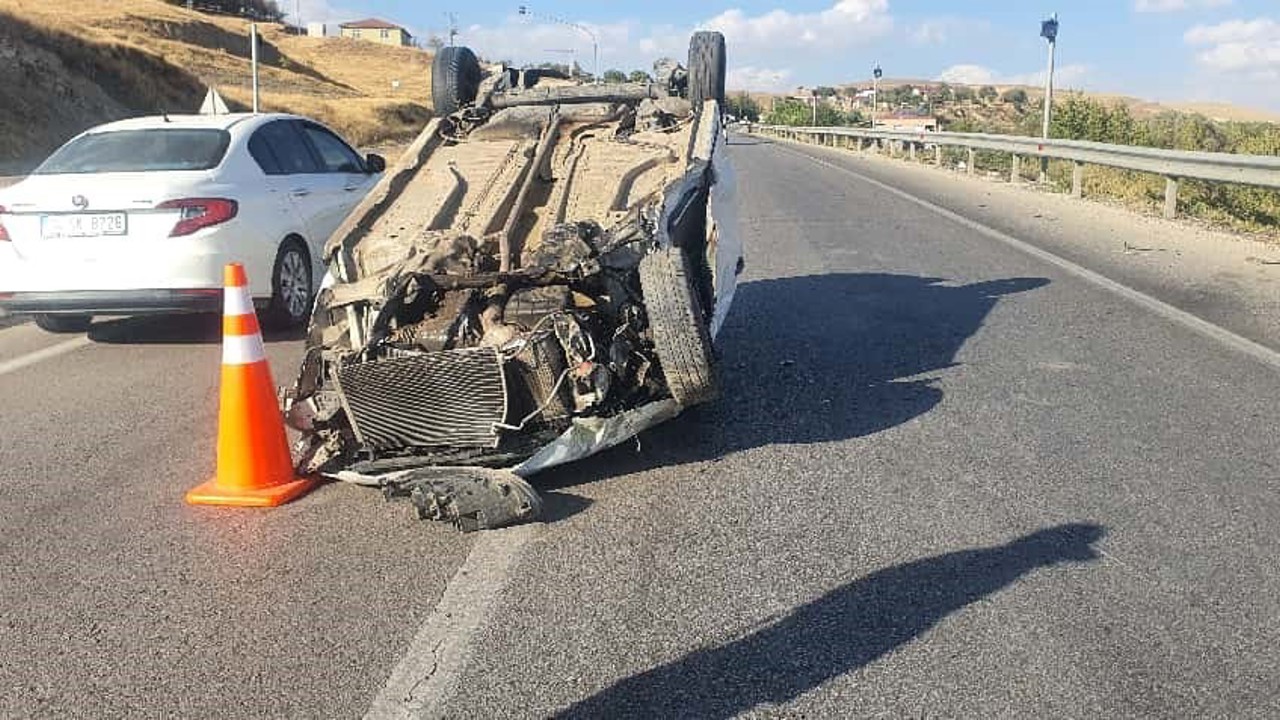 Elazığ’da otomobil takla attı
