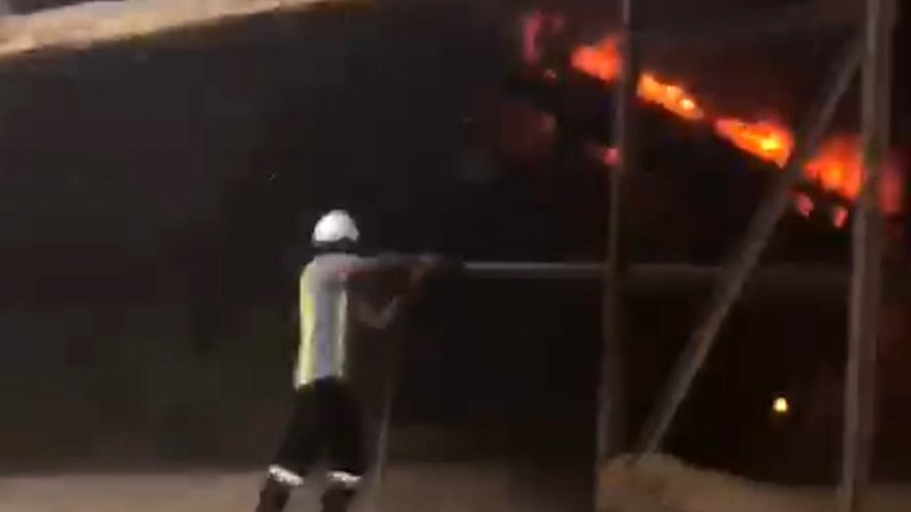 Tarımsal atıklardan enerji üretilen fabrikada çıkan yangın söndürüldü

