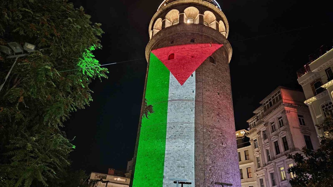 Filistin bayrağı Galata Kulesi’ne yansıtıldı
