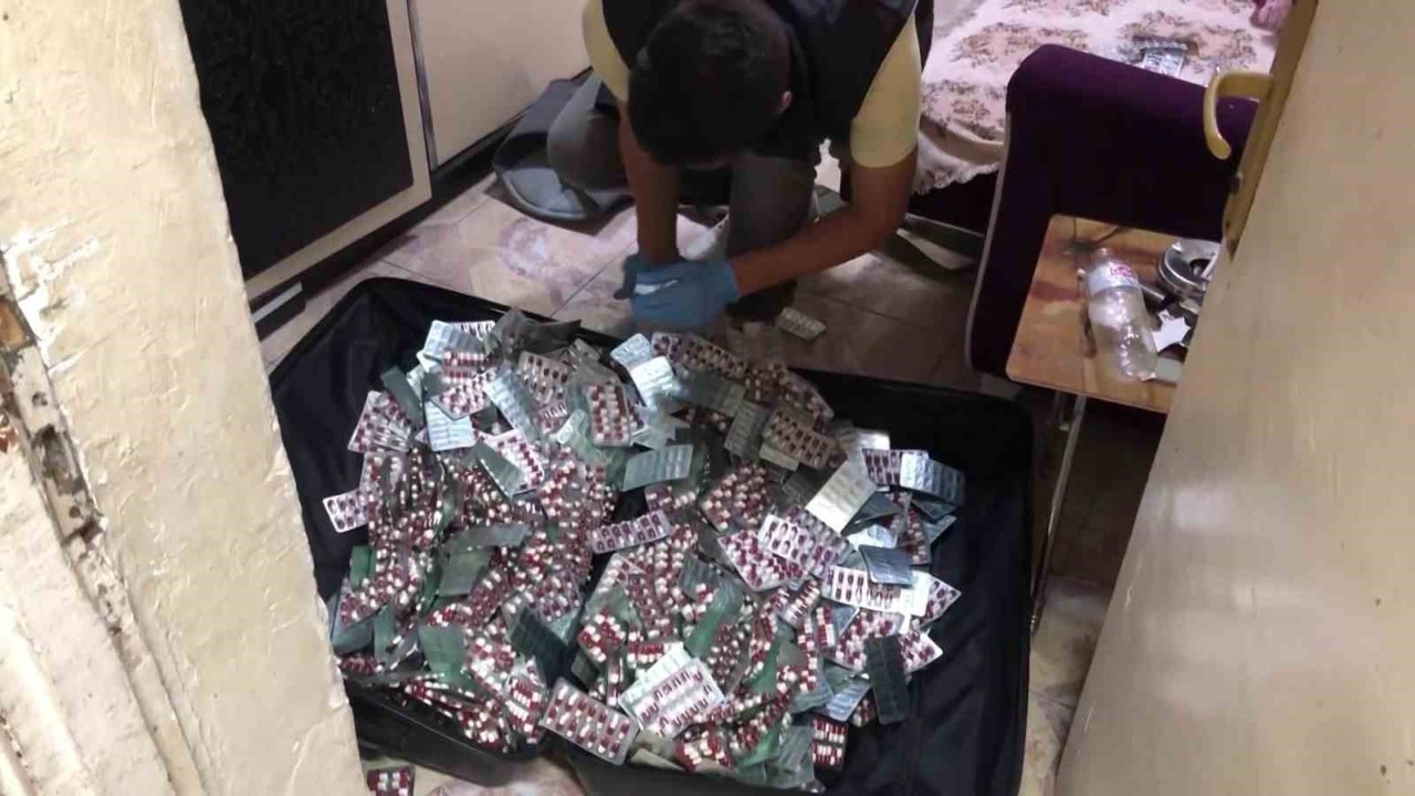 10 bin adet uyuşturucu hapla yakalandılar: "Uyuşturucu satmıyoruz" savunması yaptılar
