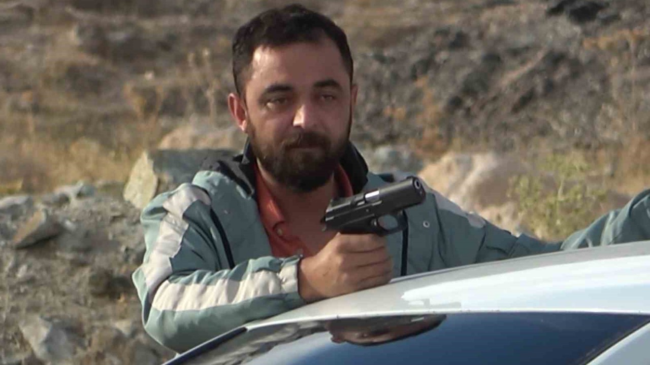 Jandarmanın 7 saat süren ikna çabası arkadaşının müdahalesiyle son buldu
