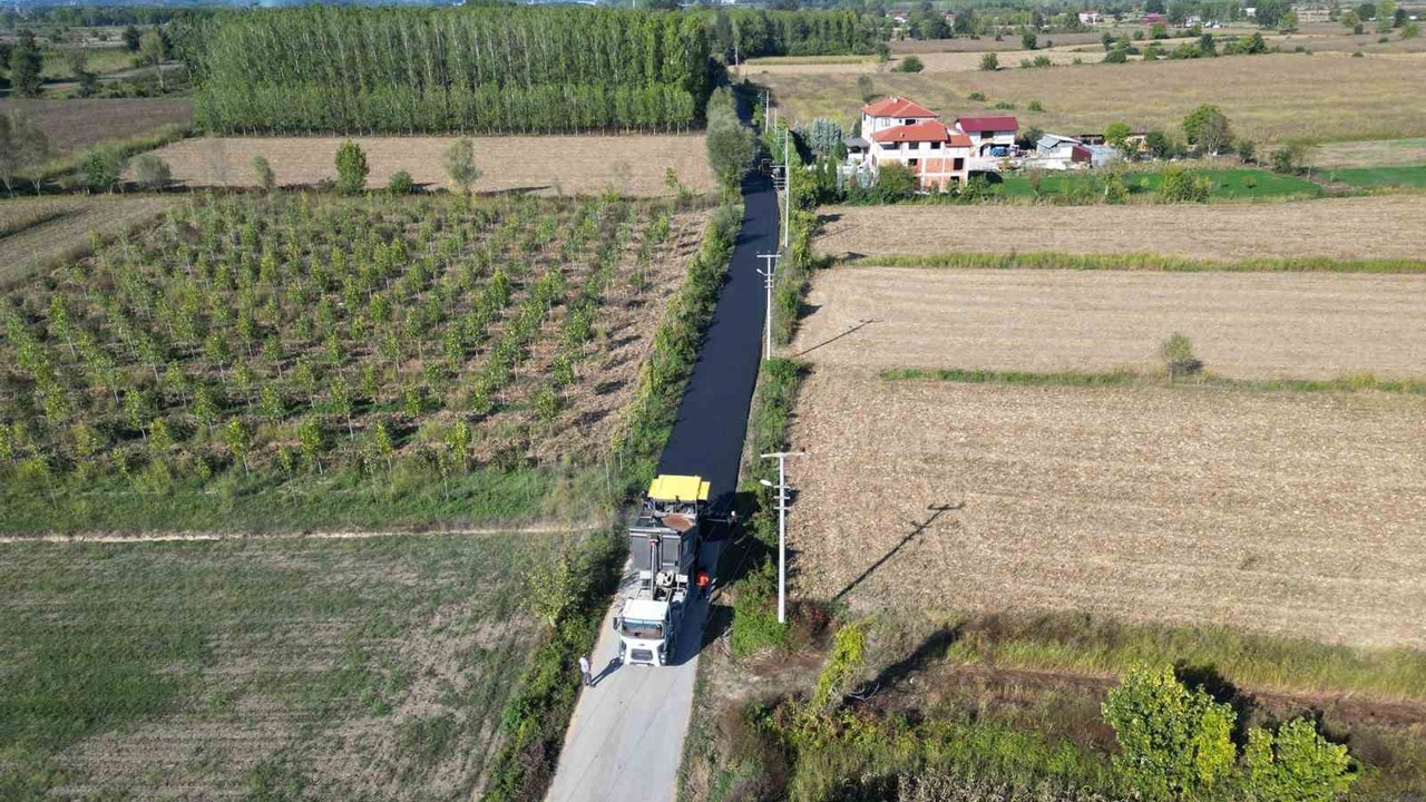 Akyazı’nın iki önemli güzergahı yeni bir yüze kavuştu
