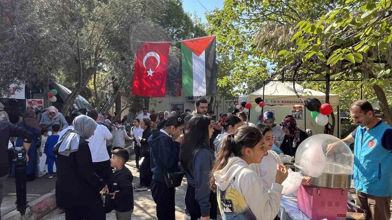 Gazze için İzmir’de "Hayır çarşısı" kuruldu
