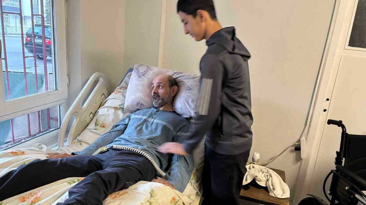Polis memuru Şahin, yardıma muhtaç ailenin ihtiyaçlarını karşılıyor
