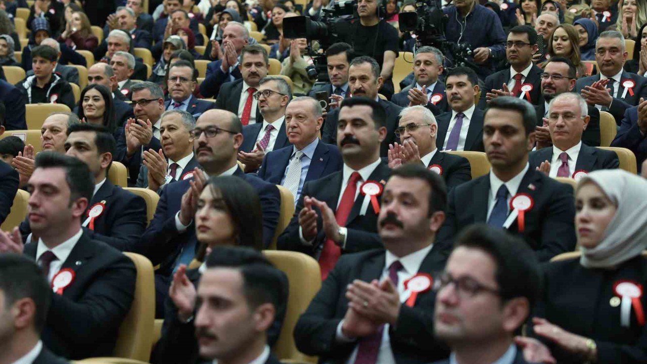 Cumhurbaşkanı Erdoğan: "783 bin kilometrekarelik vatan toprağında yaşayan herkes devletimizin eşit ve onurlu birer vatandaşıdır"
