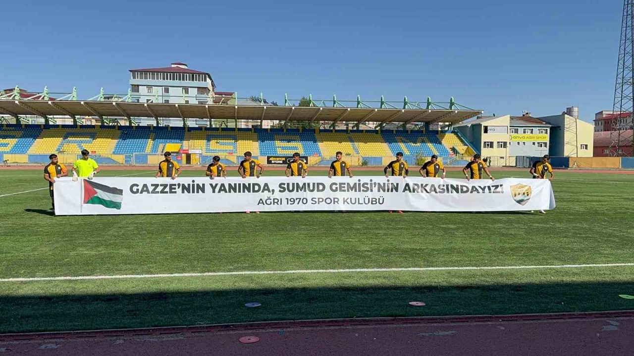 Ağrı 1970 Spor’dan Filistin’e destek pankartı
