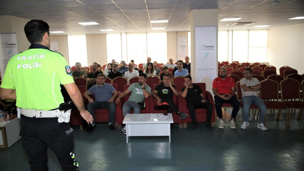Batman’da okul geçidi görevlisi eğitimi düzenlendi
