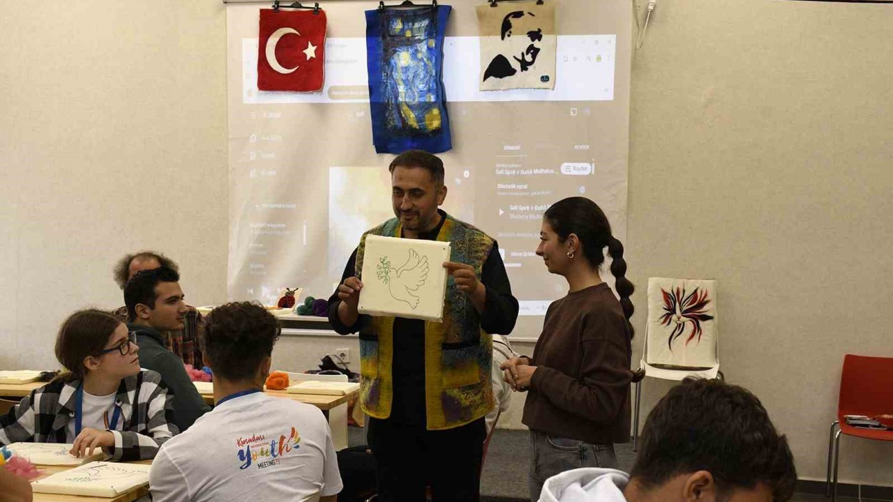 Gençlik Toplantısı Keçe Atölyesi’yle renkli anlara sahne oldu
