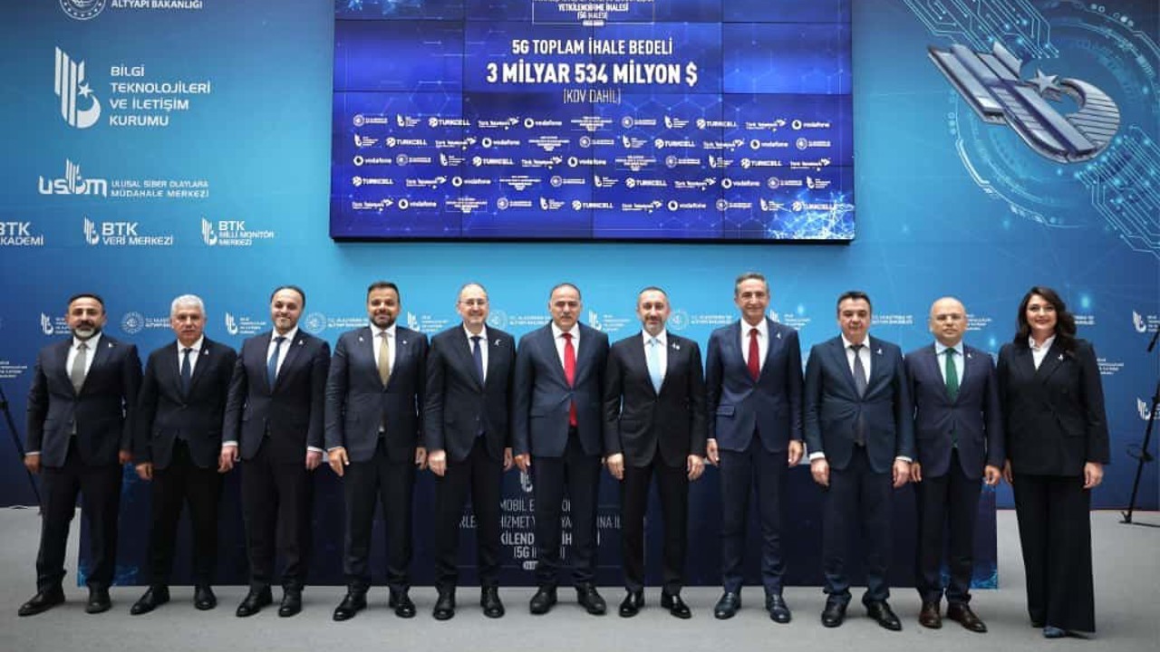 Bakan Uraloğlu: "(5G Yetkilendirme İhalesi) 3 operatör, toplamda 2 milyar 945 milyon dolar teklif vererek frekans bantlarını almaya hak kazandı"
