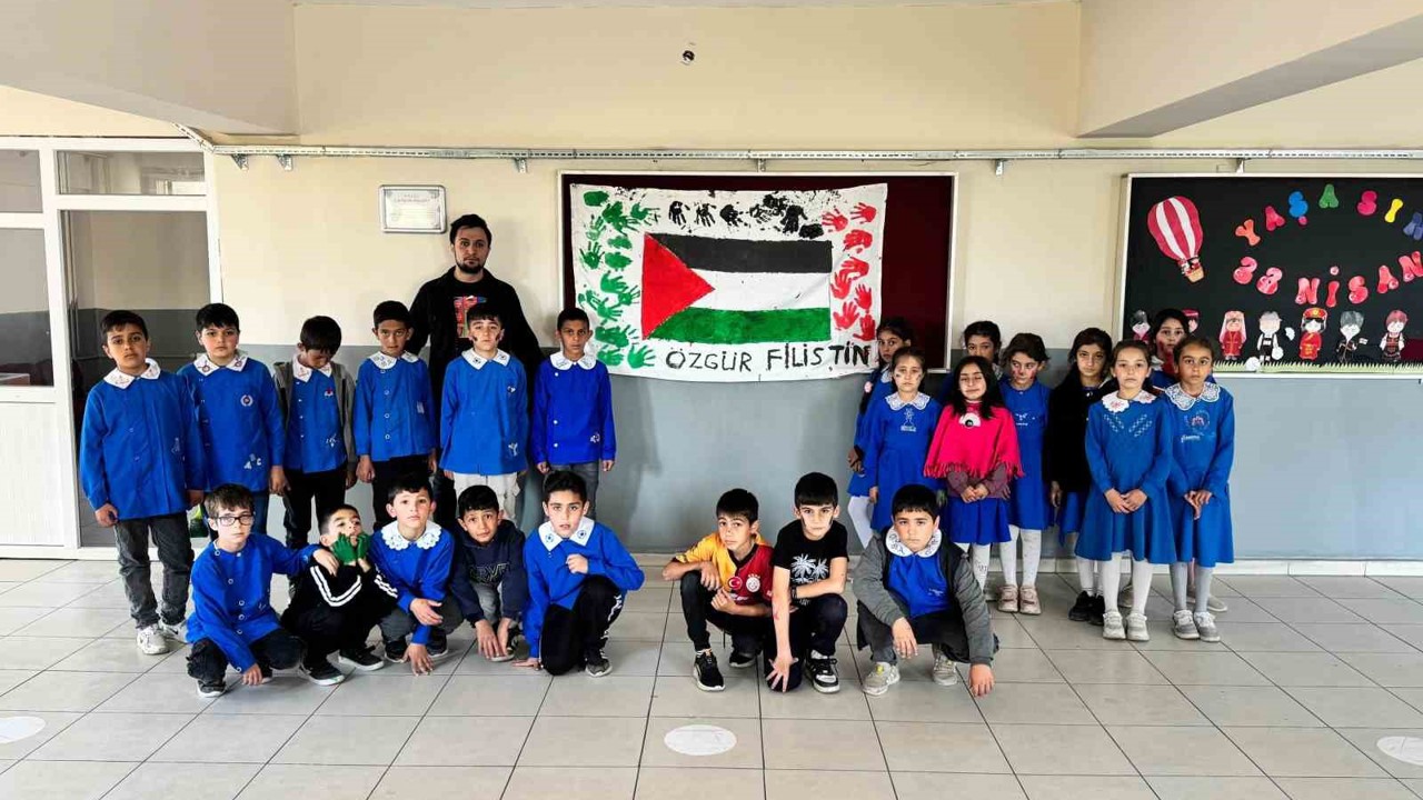 Minik yüreklerden Filistin’e destek
