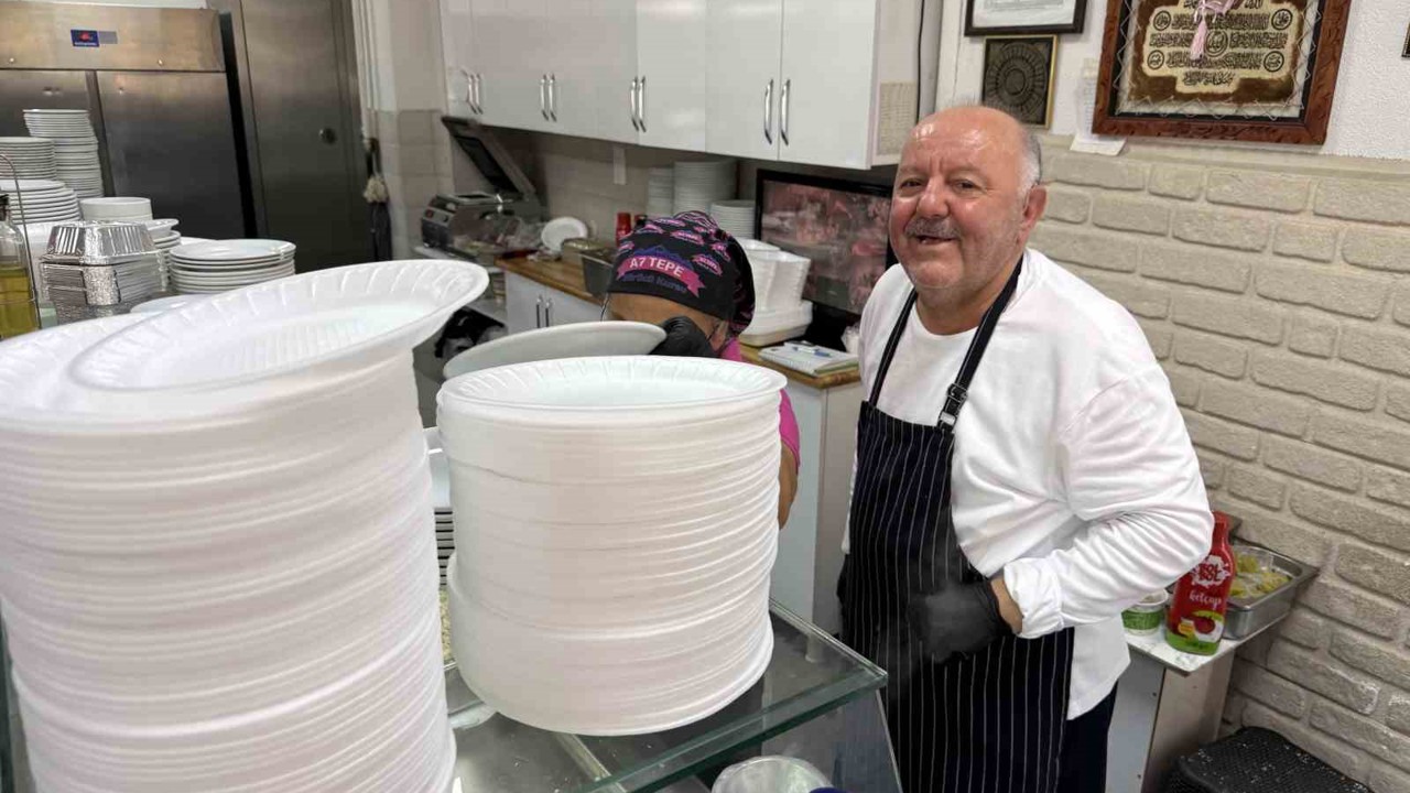 Gariban pilavcısı ‘Haluk Baba’ öğrencilerin ve dar gelirlilerin uğrak noktası
