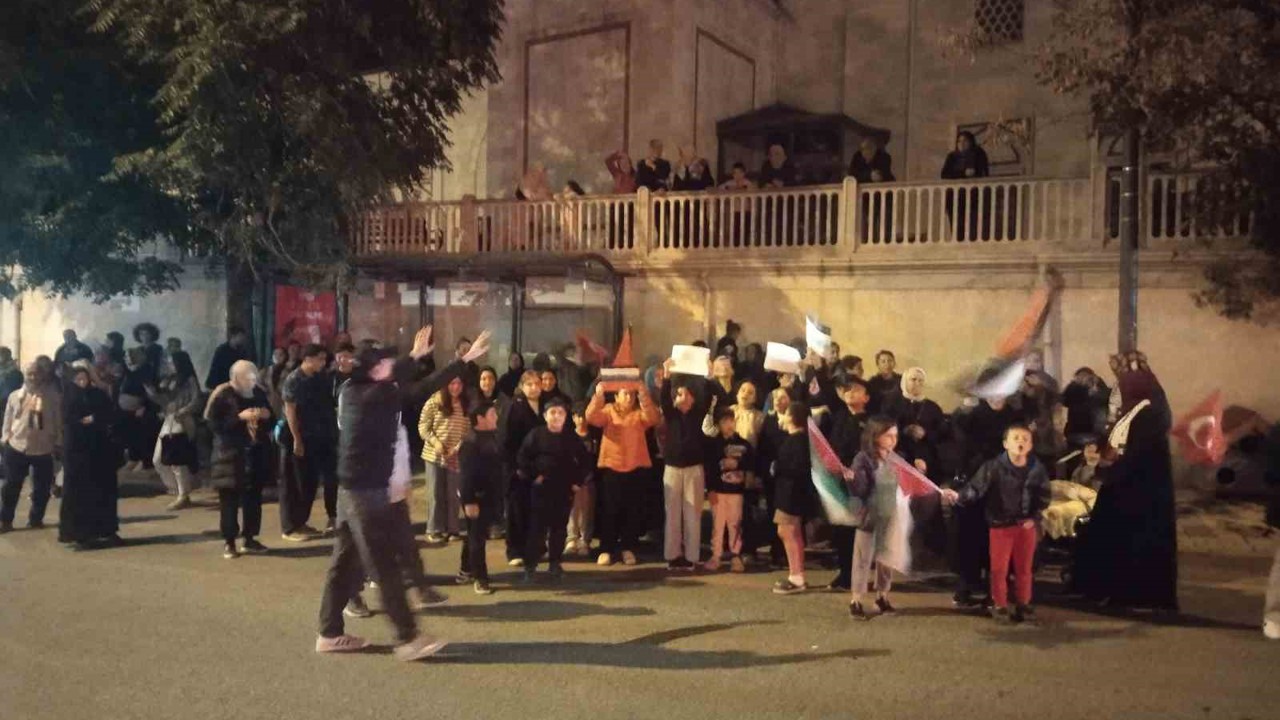 Üsküdar’da McDonald’s şubesi açılmasını istemeyen mahalleliden protesto
