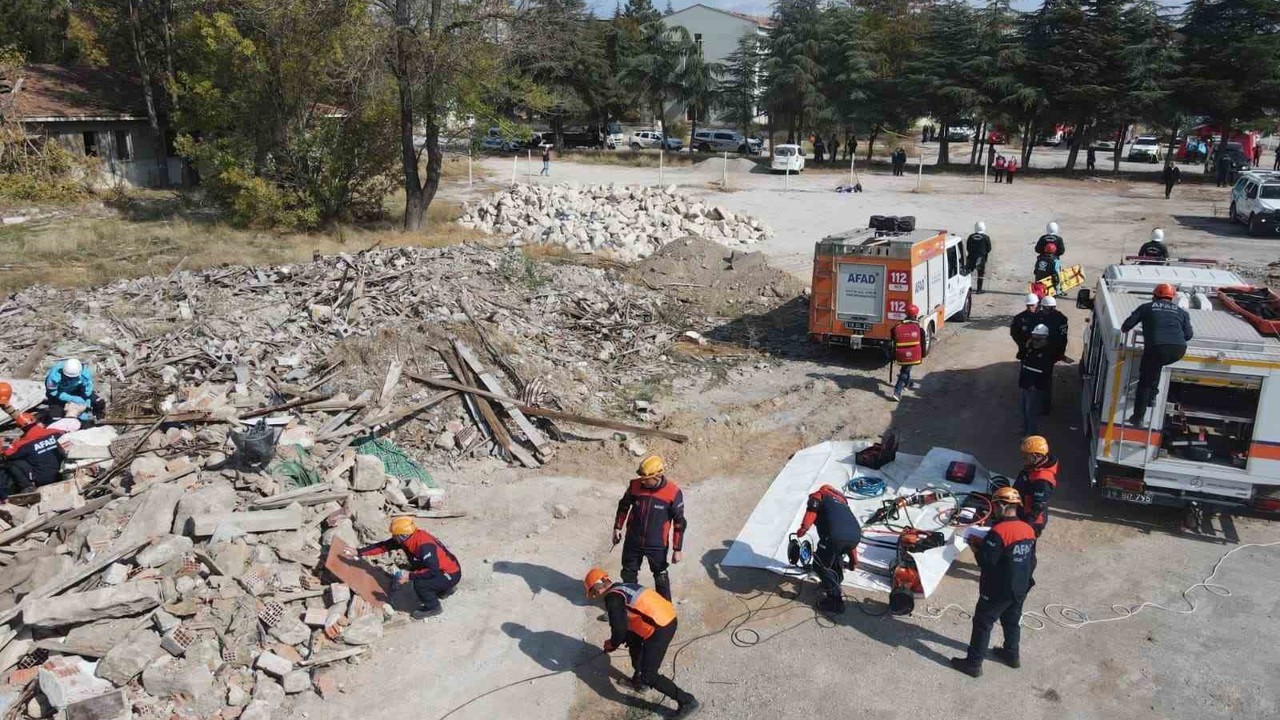 Çorum’da gerçeğini aratmayan yangın ve tahliye tatbikatı
