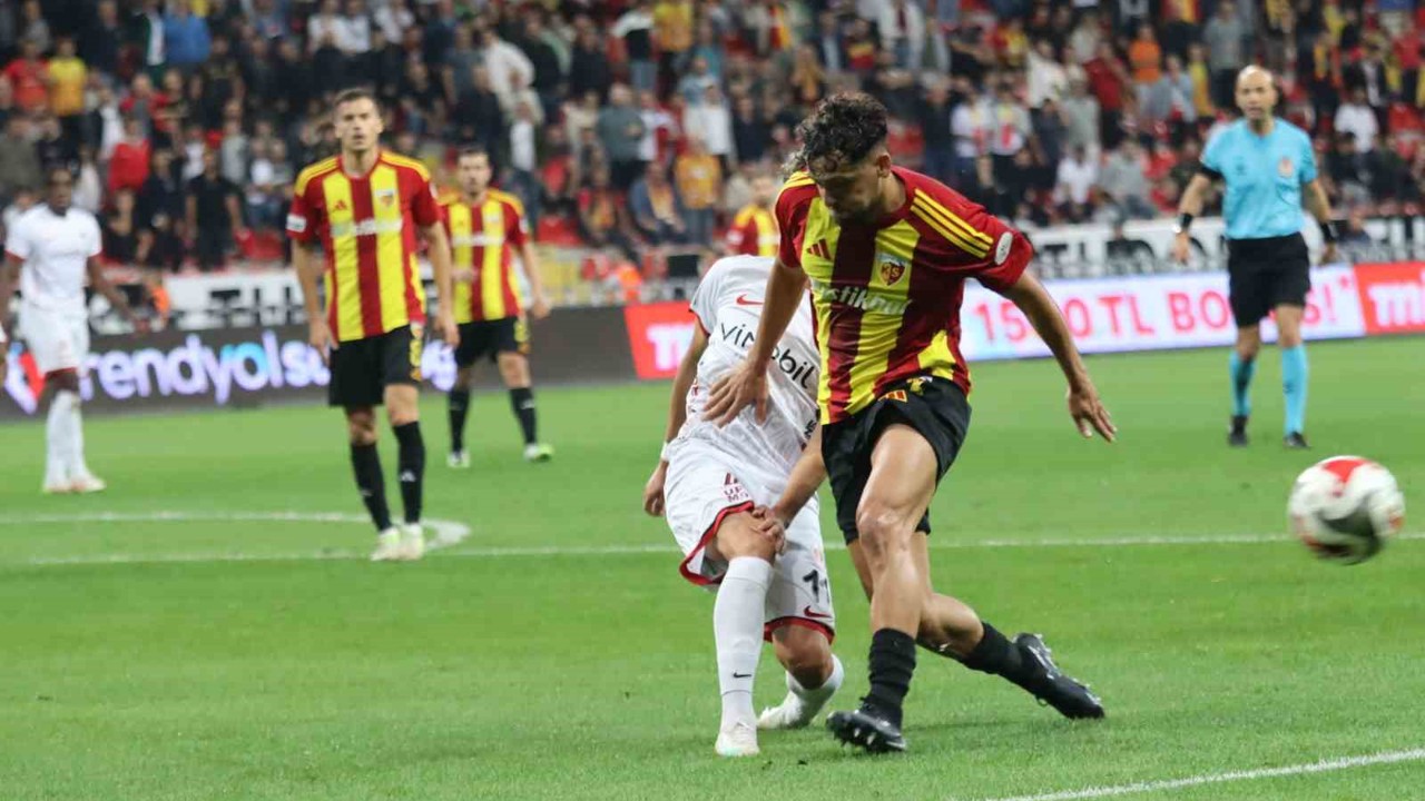 Trendyol Süper Lig: Kayserispor: 0 - Gençlerbirliği: 1 (İlk yarı)
