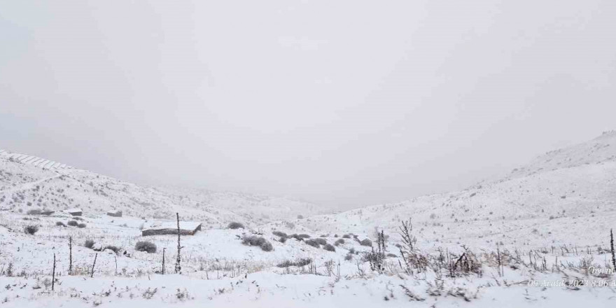 Afyonkarahisar’ın yüksek kesimlerinde kar yağışı etkili oldu