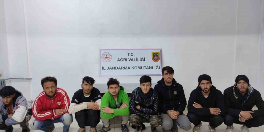 Ağrı’da 24 düzensiz göçmen yakalandı, 2 organizatör gözaltına alındı