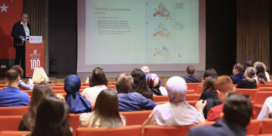 AGÜ Sosyal Bilimler Enstitüsü’nde ‘Ortadoğu’da Sürdürülebilirlik’ çalıştayı yapıldı