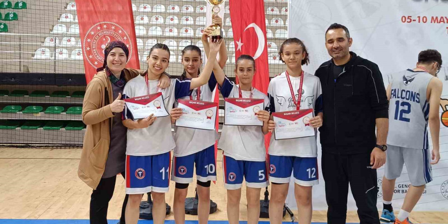 Ahmetli Gazi Ortaokulu sporcuları Türkiye 2’ncisi oldu