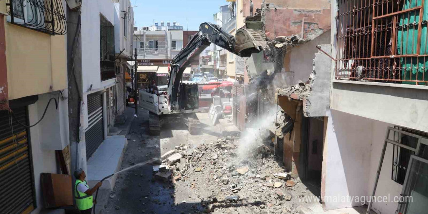 Akdeniz’de metruk yapılar tek tek yıkılıyor