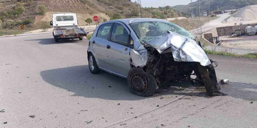 Amasya’da kaza yapan otomobilde can verdi