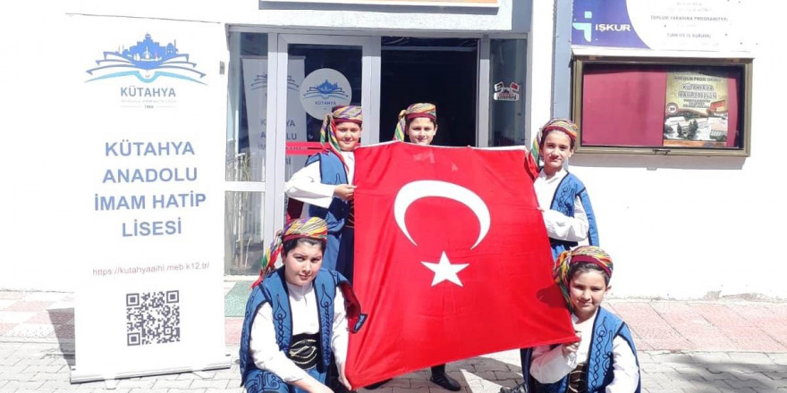 Anadolu İmam Hatip Lisesi öğrencileri farklı ülkelerde Kütahya’yı tanıtıyor