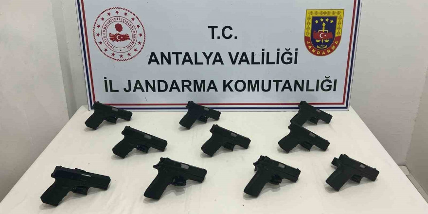 Antalya’ya il dışından ruhsatsız tabanca sokan 1 kişi tutuklandı
