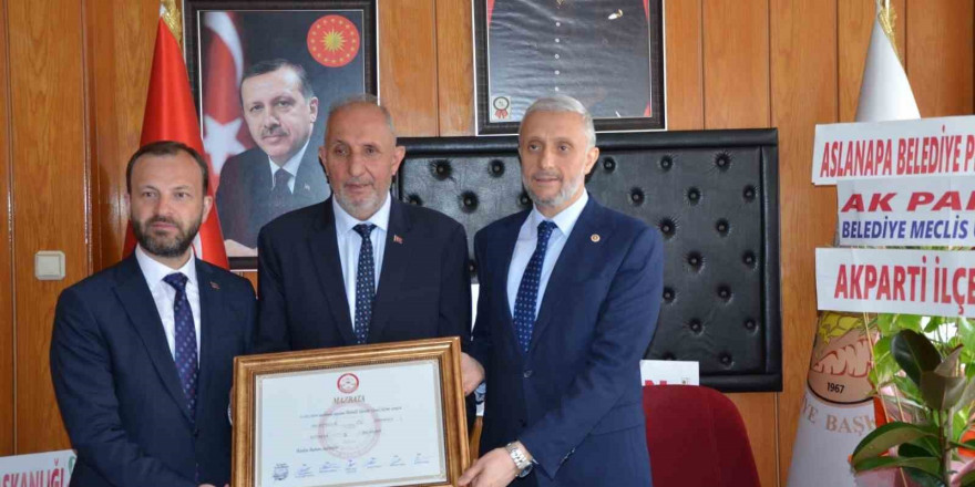 Aslanapa Belediye Başkanı Necati Kulik, görevi Gökhan Gürel’den devraldı