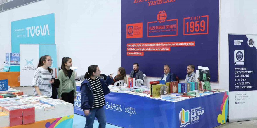 Atatürk Üniversitesi yayınevi, kitap fuarında ziyaretçilerini ağırlıyor