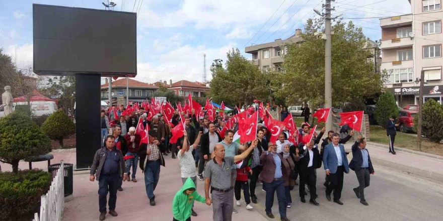 Ayvacık’ta Filistin’e destek yürüyüşü düzenlendi