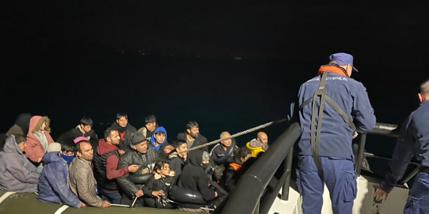 Ayvalık’ta 69 göçmen kurtarıldı
