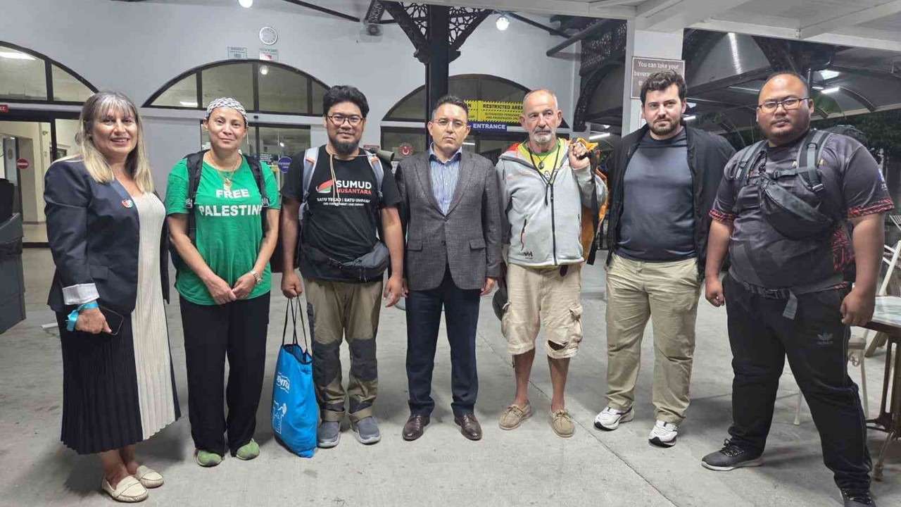 Olumsuz hava şartları nedeniyle Sumud Filosu’ndan ayrılan 4 aktivist Marmaris’e geldi
