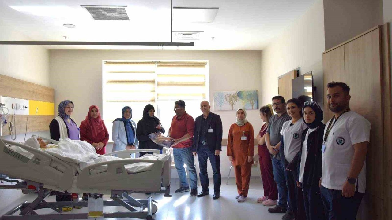 Palyatif servisinde tedavi gören yaşlı hastalara moral ziyareti
