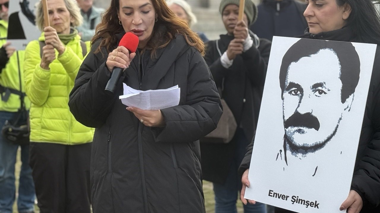 NSU kurbanlarının çocukları 150 bini aşkın imzayı Alman Meclisine teslim etti
