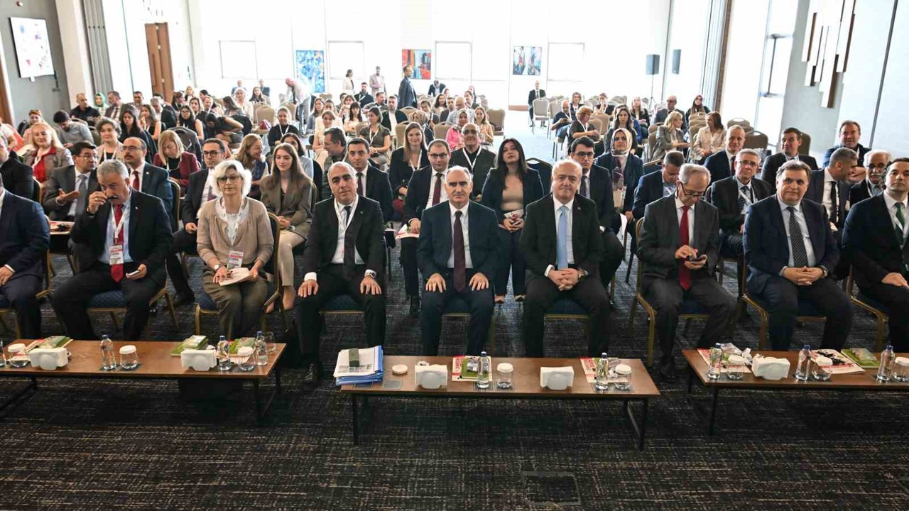 Manisa, Bağımlılık Psikiyatrisi Sempozyumuna ev sahipliği yaptı
