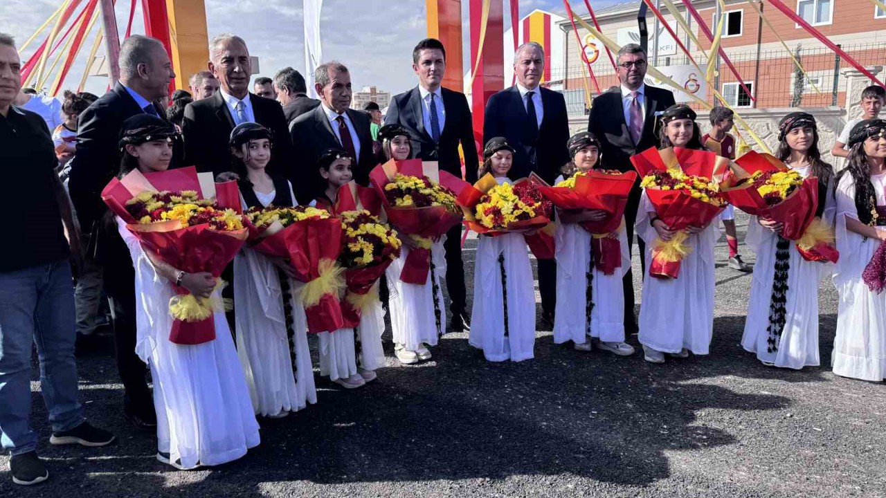 Nusaybin’de Adnan Polat Galatasaray Spor ve Eğitim Merkezi açıldı
