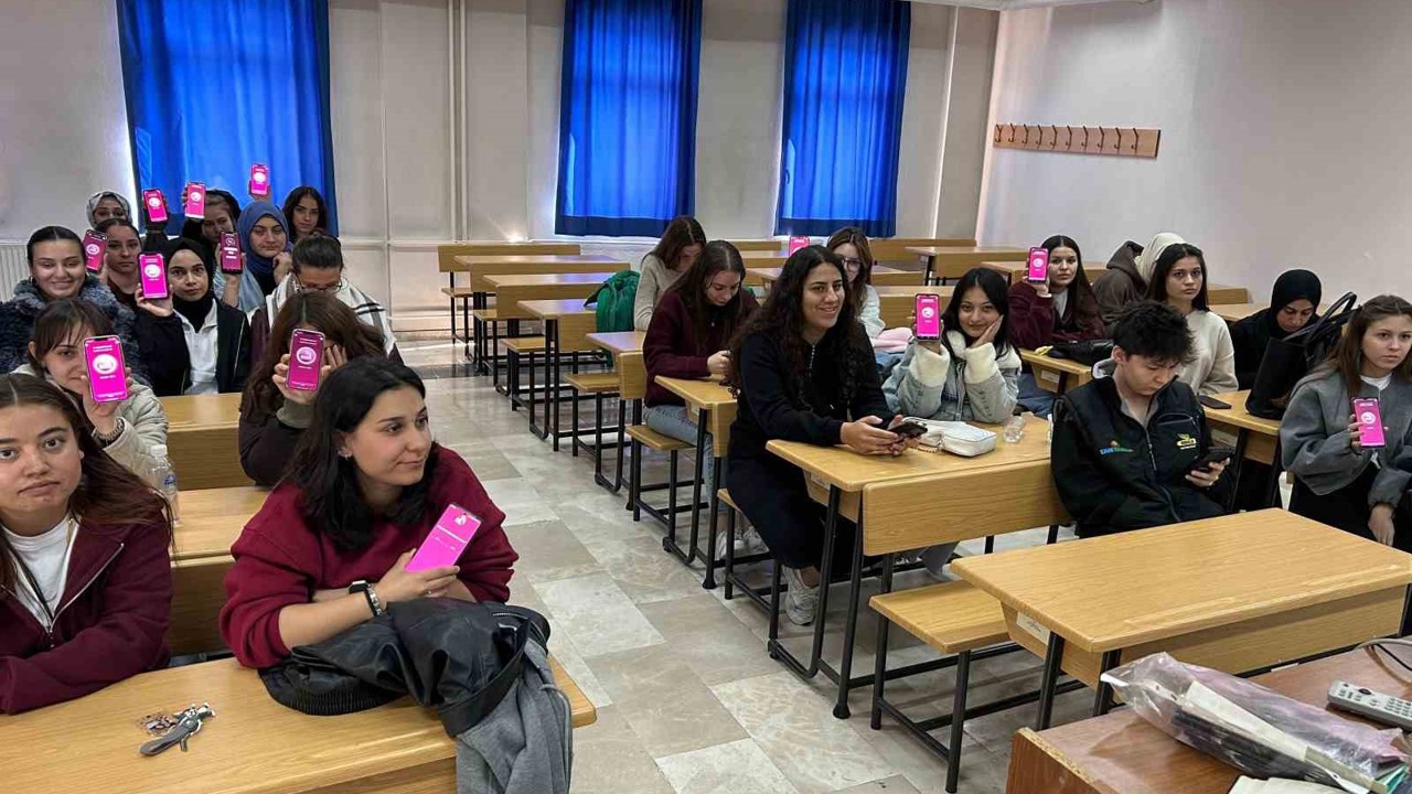 Üniversite öğrencilerine şiddetle mücadele anlatıldı
