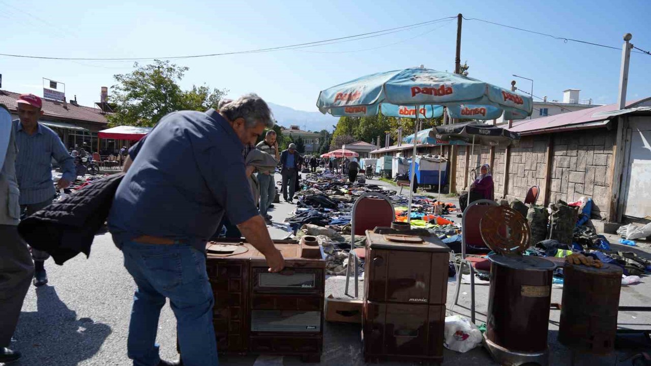 Erzincan’da havalar soğudu, sobalar satışa çıkarıldı
