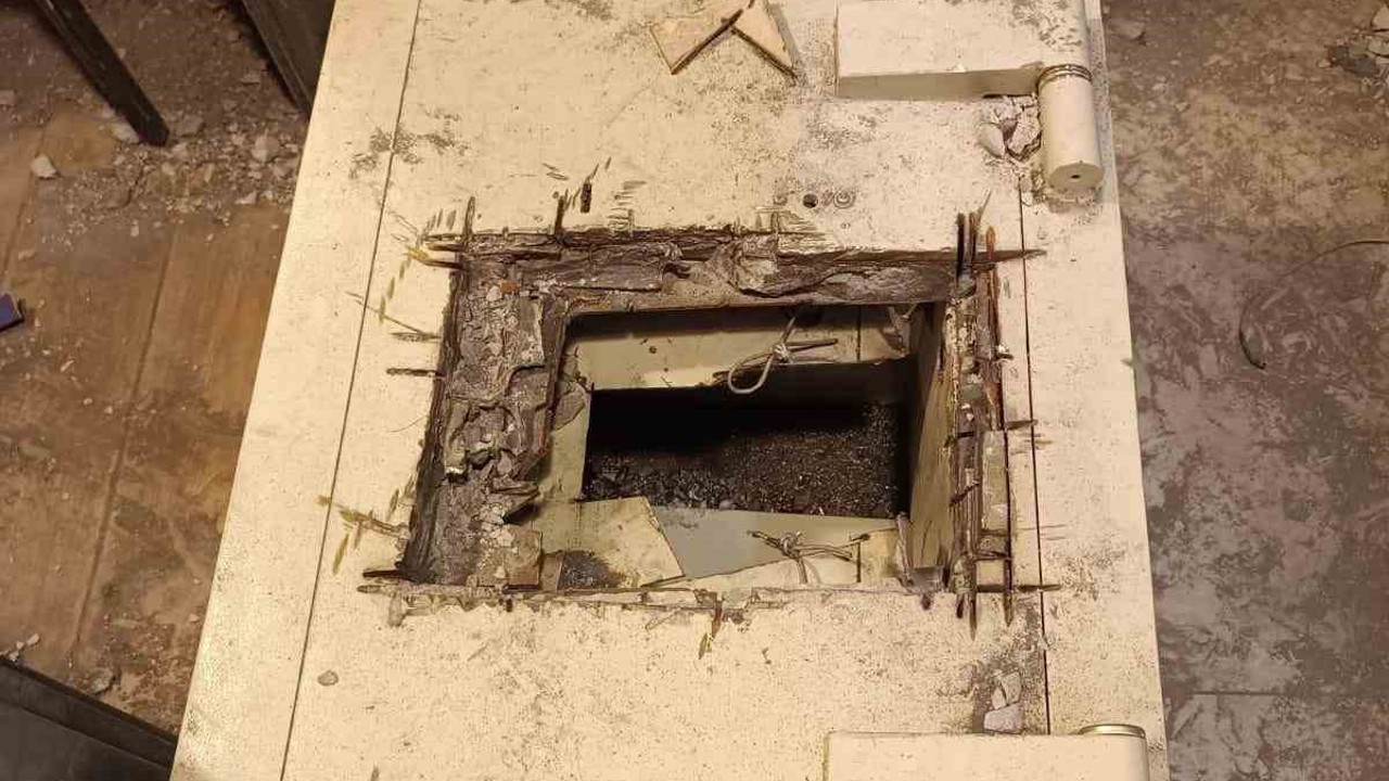 İş yerindeki kasayı kesip hırsızlık yapan hırsızlar jandarmadan kaçamadı
