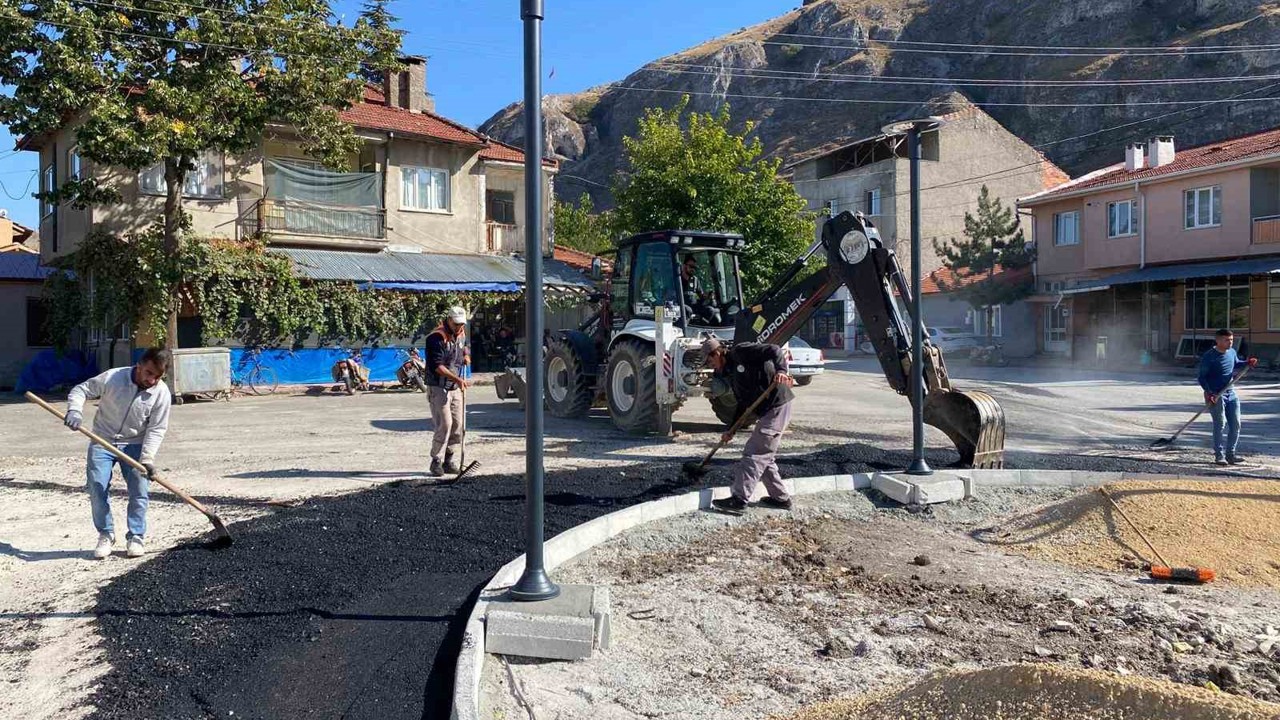 İnönü’de asfalt onarım çalışmaları devam ediyor
