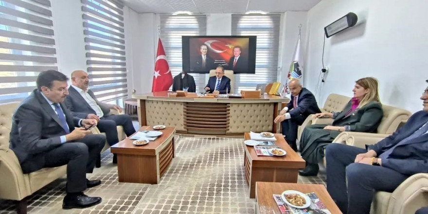 Bakan Özhaseki, Doğanşehir Belediyesi’ni ziyaret etti