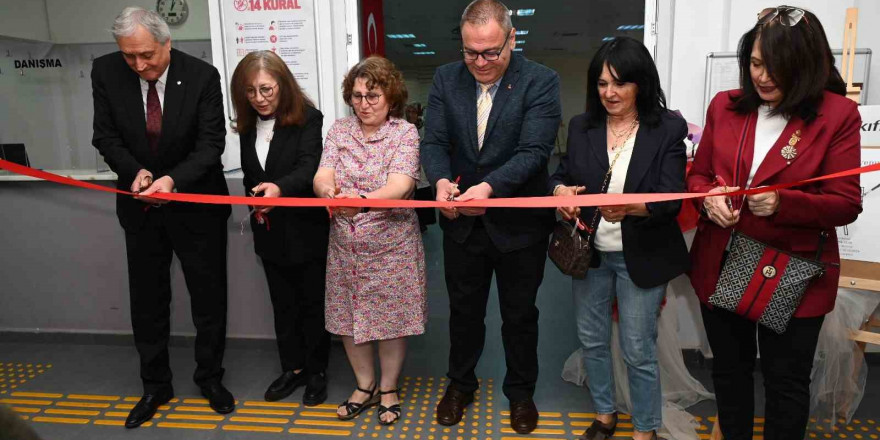 Başkan Bakkalcıoğlu “Benim Hikayem: Aysel Kaya Resim Sergisi”nin açılışına katıldı