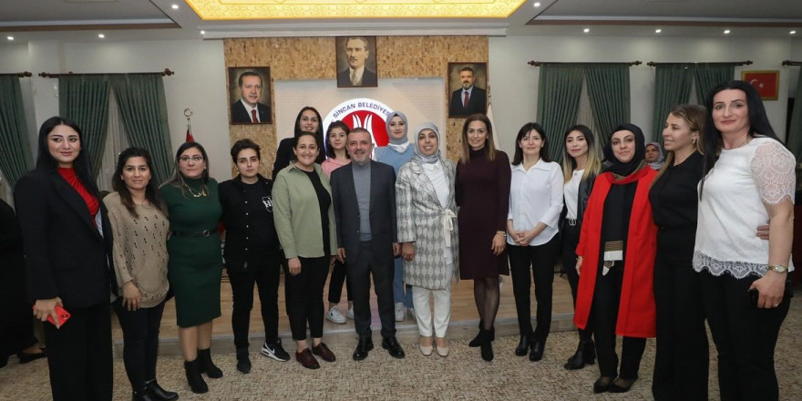 Başkan Murat Ercan ve eşi Emine Ercan Sincan Belediyesi kadın çalışanlarıyla iftar yaptı