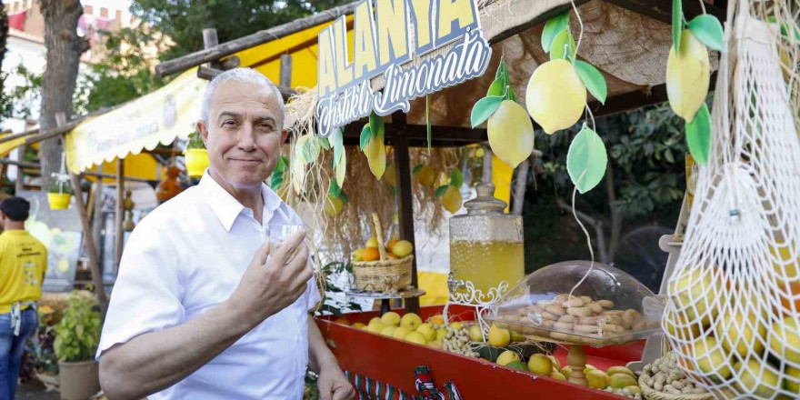 Başkan Özçelik tescilli fıstıklı limonatayı tanıttı