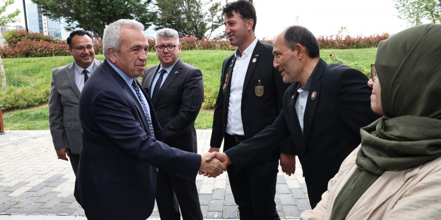 Başkan Özdemir şehit yakınlarını ve gazileri ziyaret etti