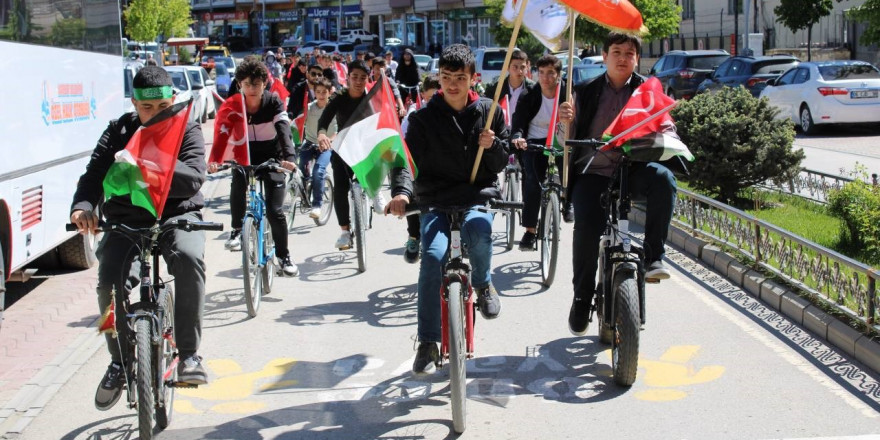 Bayburt’ta gençler Filistin için pedal çevirdiler
