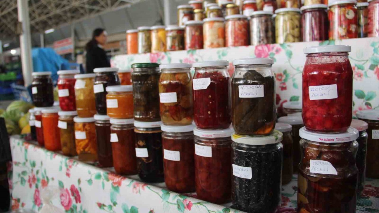 Menteşe’de 25 farklı ev yapımı reçel tezgahı ilgi odağı
