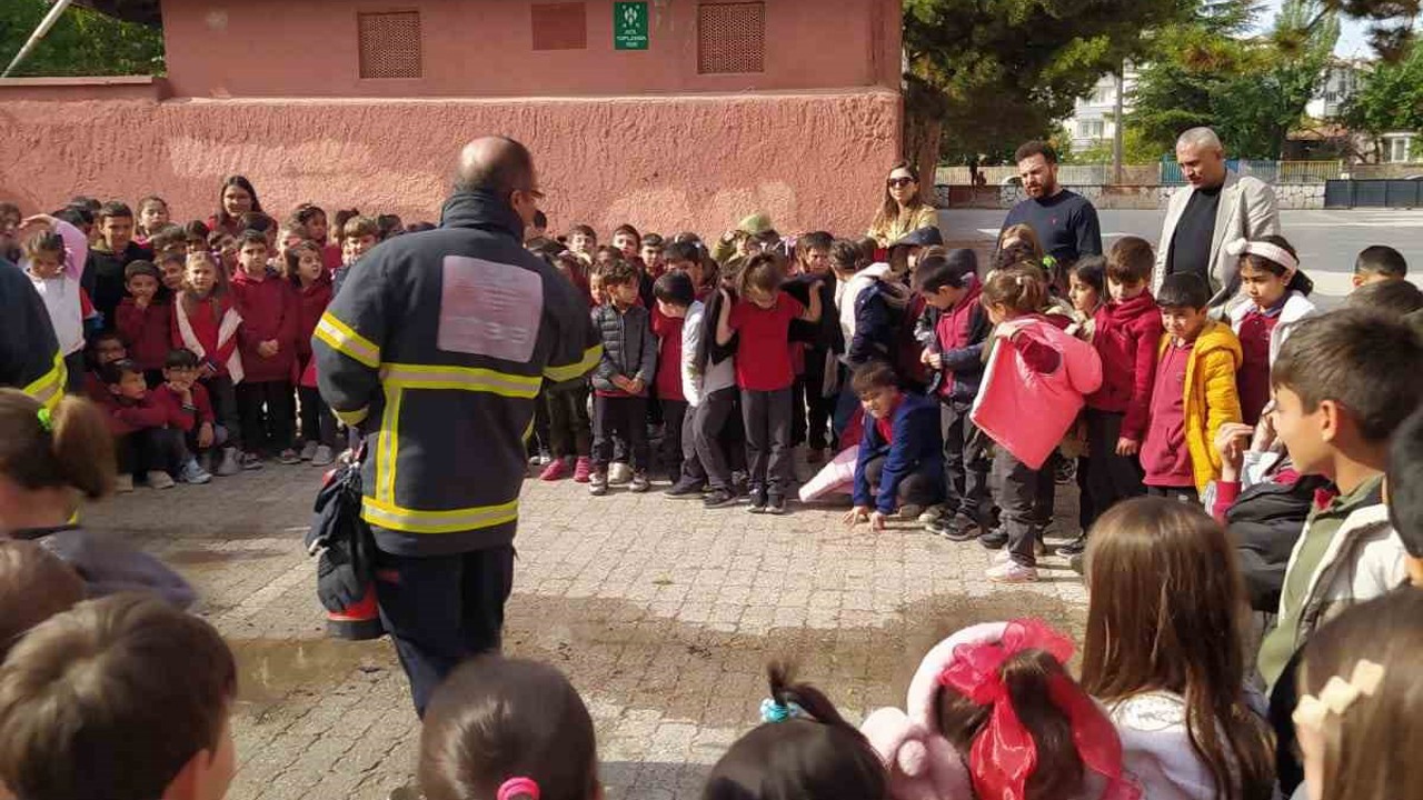 Çorum’da ilkokul öğrencilerine yangın eğitimi
