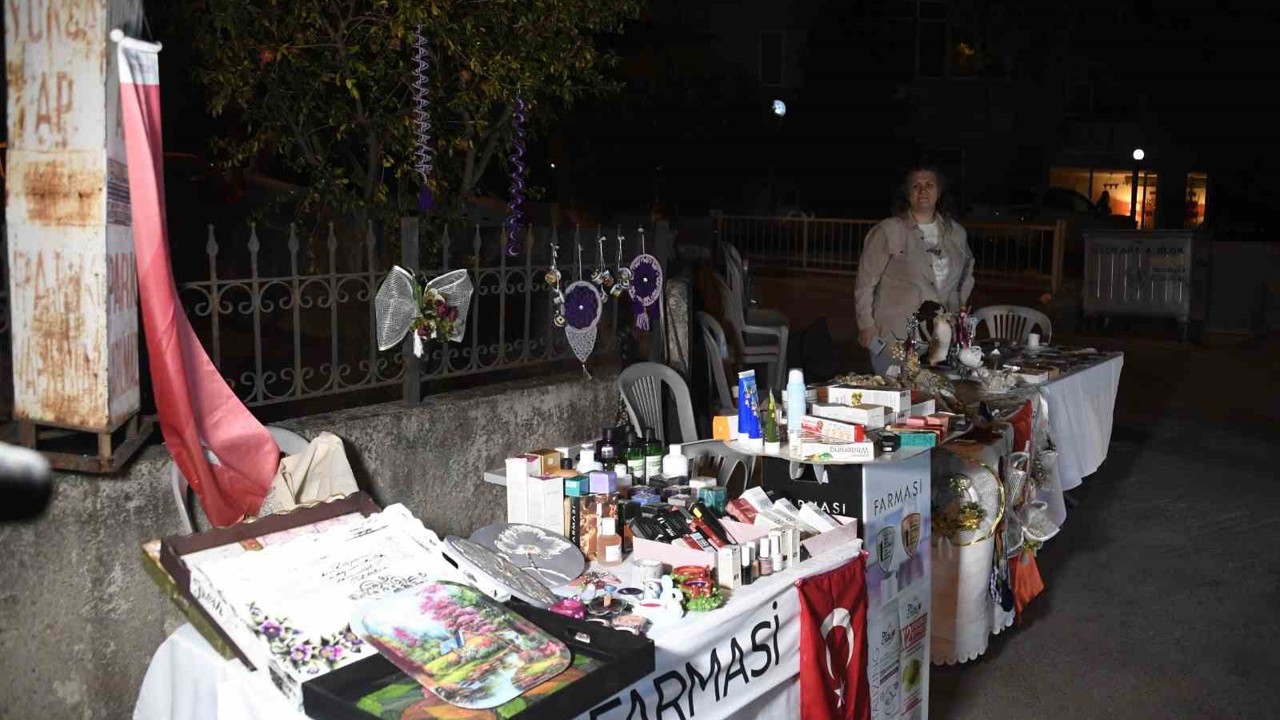 Bu sokakta eğlence ve alışveriş bir arada
