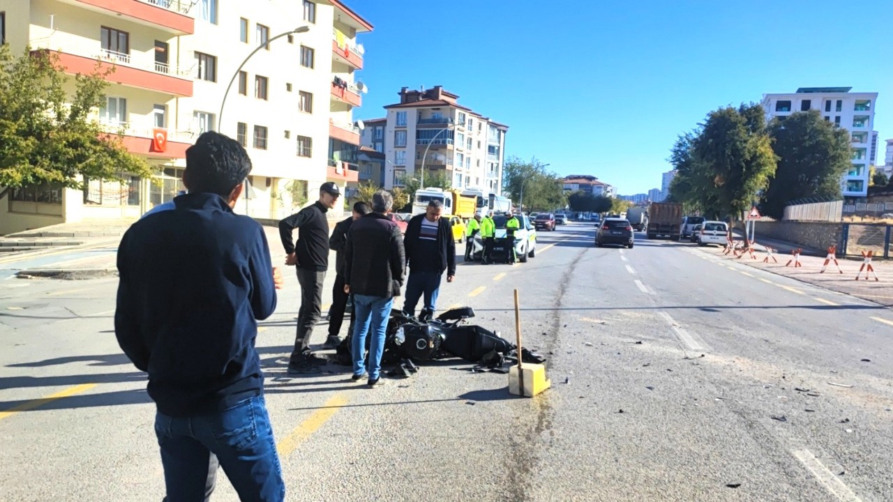 Malatya’da Kamyon İle Motosiklet Çarpıştı: 1 Kişi Yaralandı